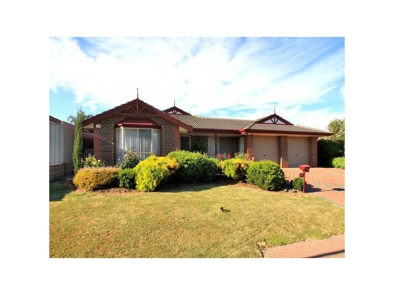 20 Riddoch Crescent, Woodcroft SA 5162