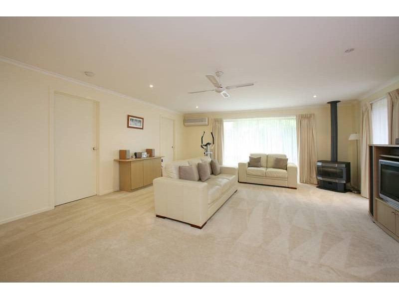 48 Spruce Drive, Rowville VIC 3178