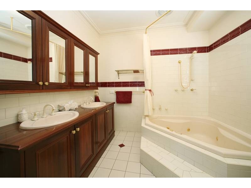 1 Carnoustie Court, Rowville VIC 3178