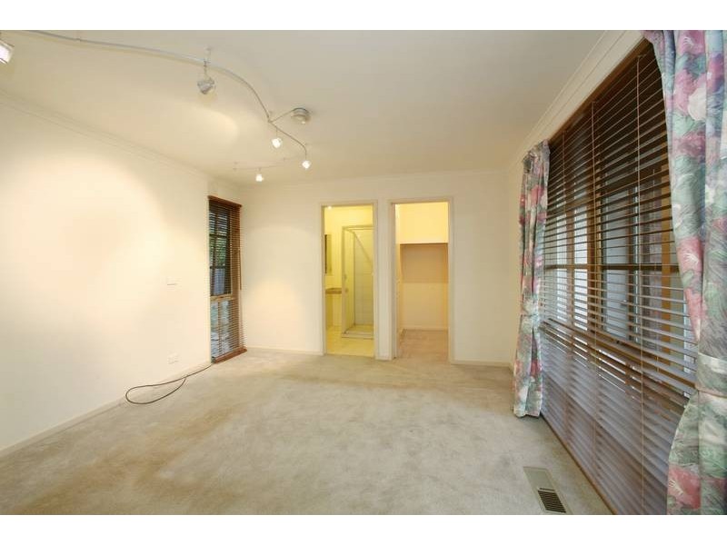 17 Peartree Place, Knoxfield VIC 3180