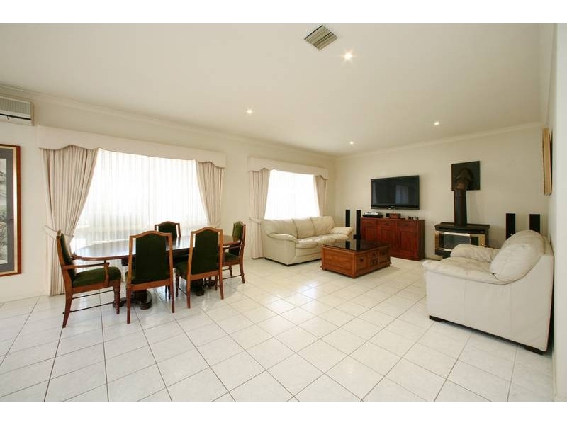 18 Webb Court, Rowville VIC 3178