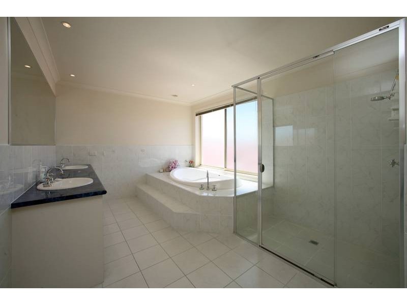 18 Webb Court, Rowville VIC 3178