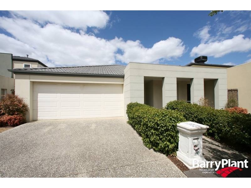 77 Sovereign Manors Crescent, Rowville VIC 3178