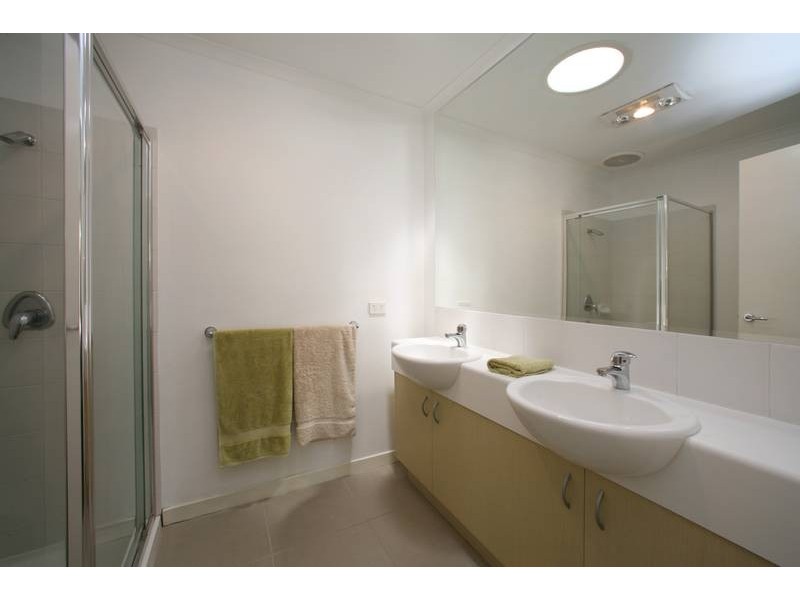 77 Sovereign Manors Crescent, Rowville VIC 3178