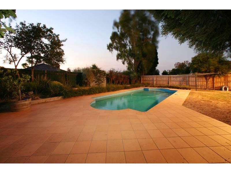 17 Taylors Lane, Rowville VIC 3178