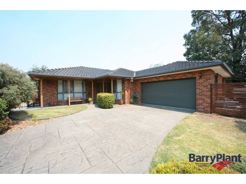 33 Halsbury Drive, Rowville VIC 3178