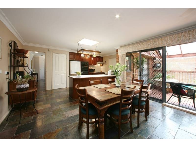 33 Halsbury Drive, Rowville VIC 3178