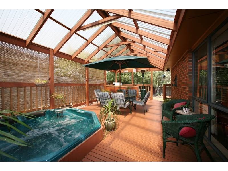 33 Halsbury Drive, Rowville VIC 3178