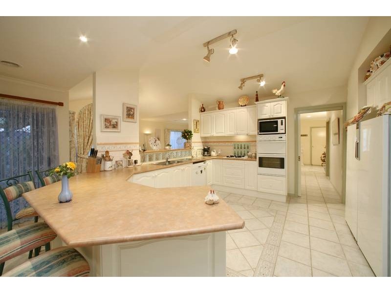 8 Moonlight Drive, Lysterfield VIC 3156