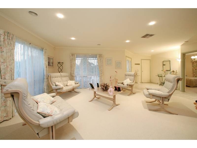 8 Moonlight Drive, Lysterfield VIC 3156
