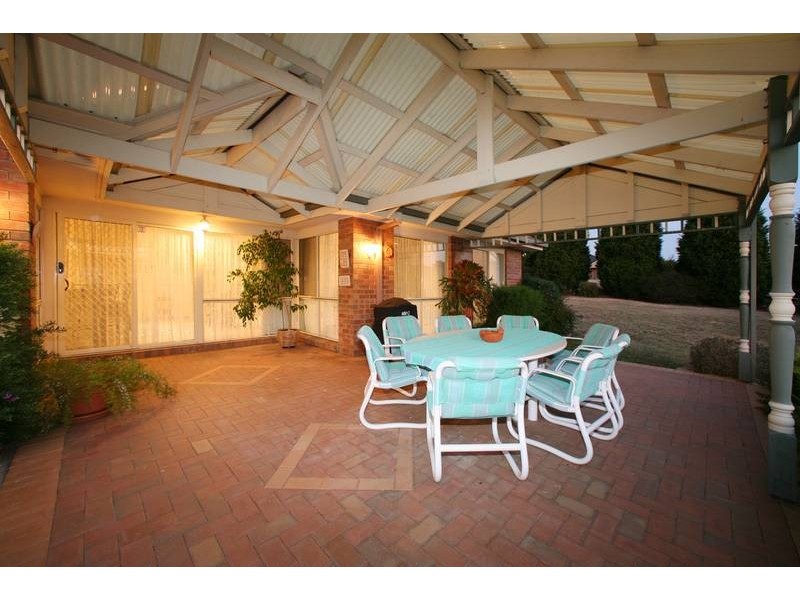 8 Moonlight Drive, Lysterfield VIC 3156