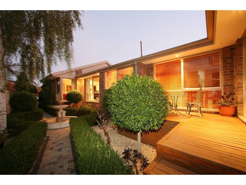 28 Vista Crescent, Rowville VIC 3178