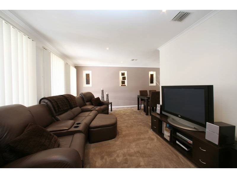 203 Dandelion Drive, Rowville VIC 3178