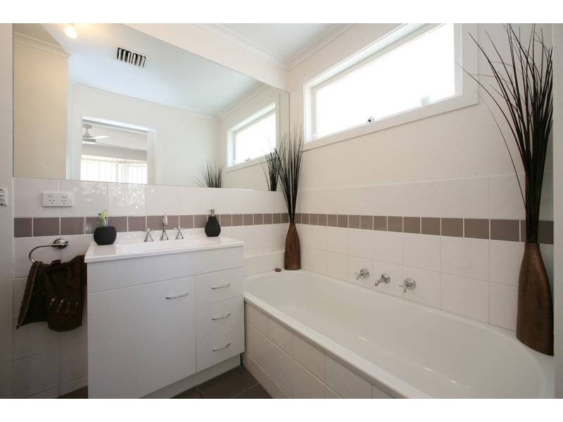 203 Dandelion Drive, Rowville VIC 3178