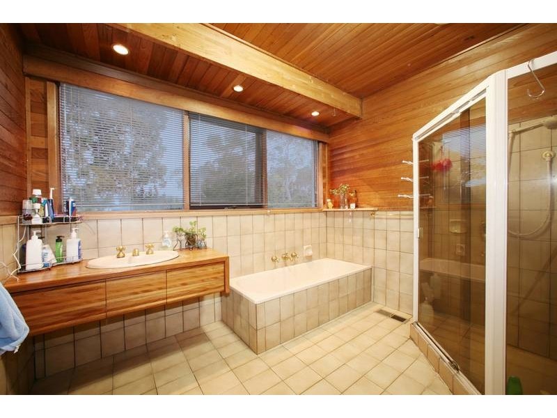 12 Raymond Road, Rowville VIC 3178