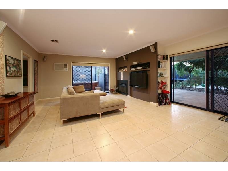 6 Irons Close, Rowville VIC 3178