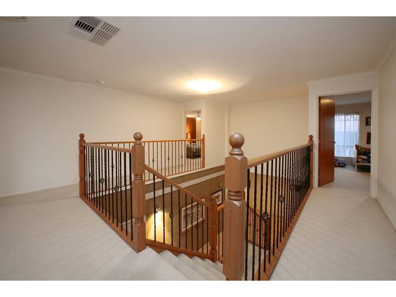 6 Irons Close, Rowville VIC 3178