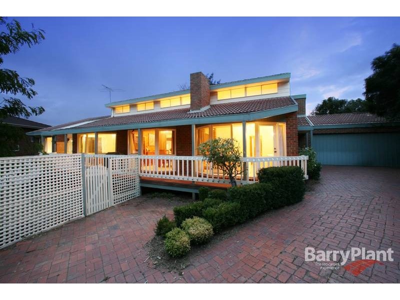 18 Tinarra Court, Wantirna South VIC 3152