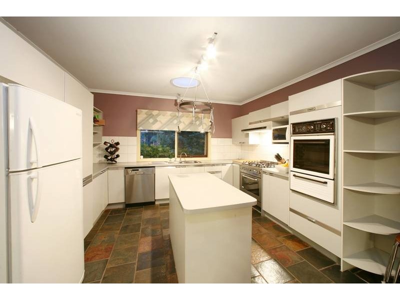 18 Tinarra Court, Wantirna South VIC 3152