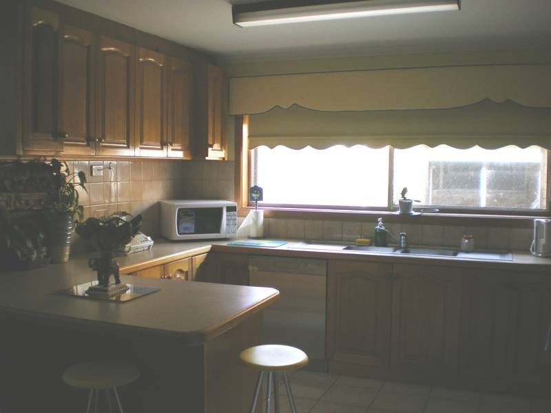 24 Woodside Drive, Rowville VIC 3178