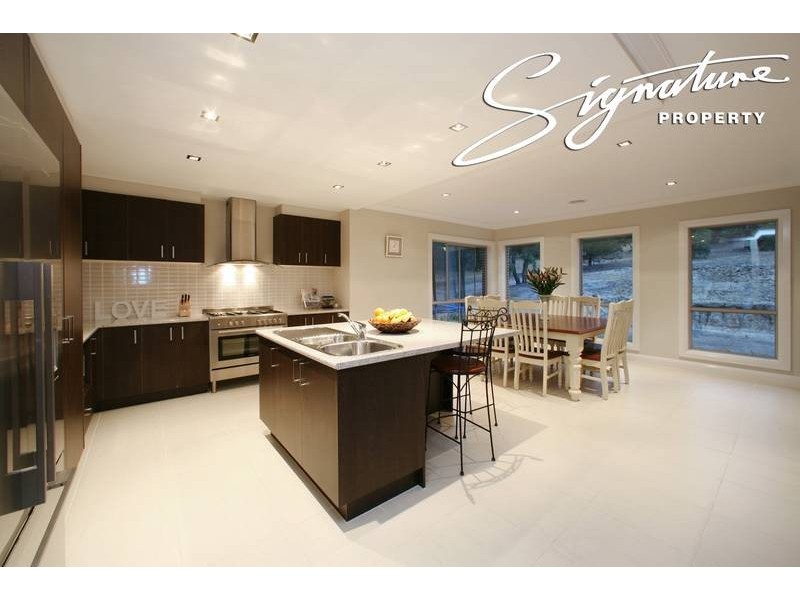 16 Gladesville Close, Lysterfield South VIC 3156