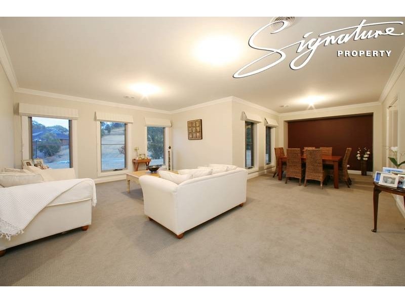 16 Gladesville Close, Lysterfield South VIC 3156