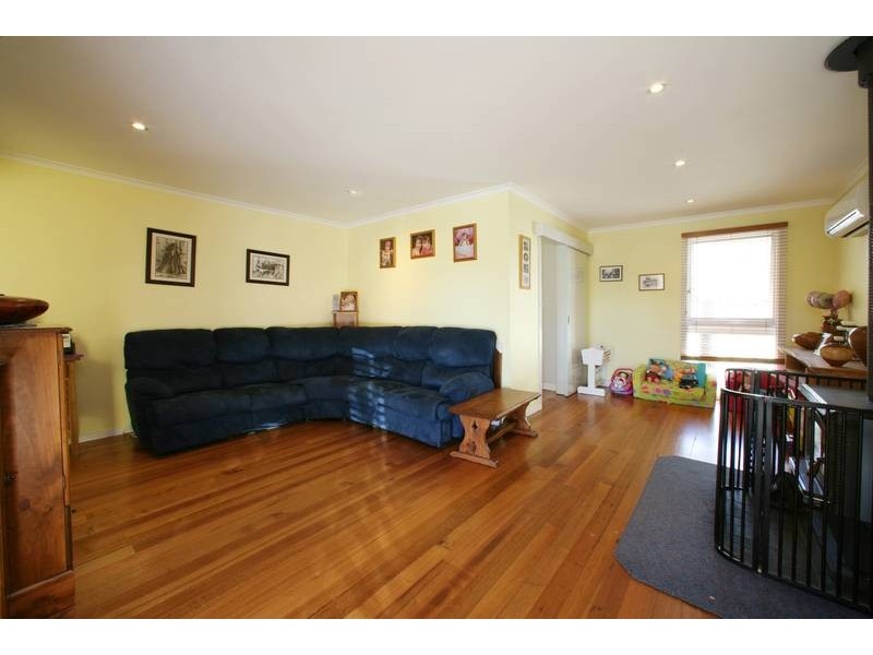 5 Riding Way, Ferntree Gully VIC 3156