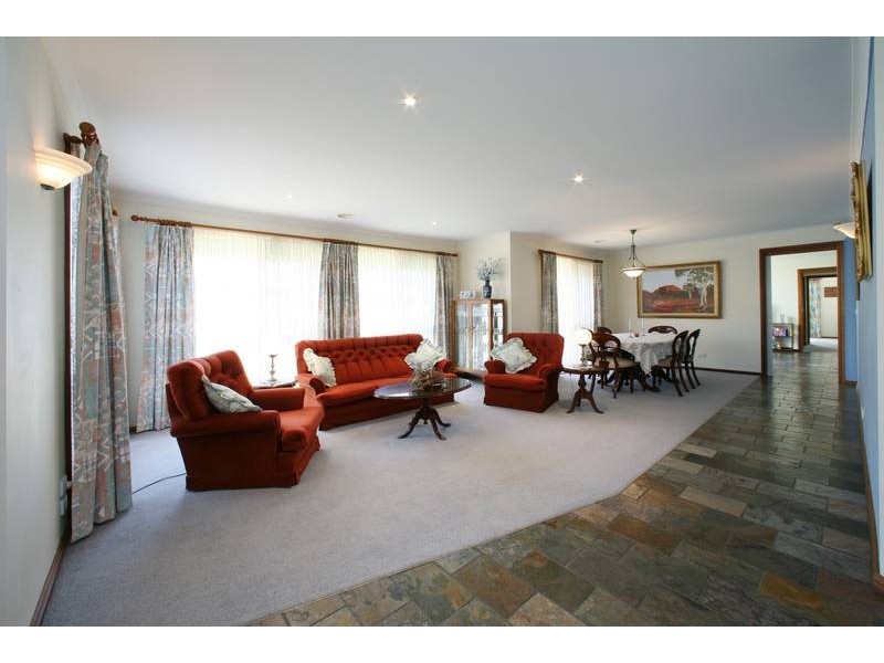 6 Dean Court, Rowville VIC 3178