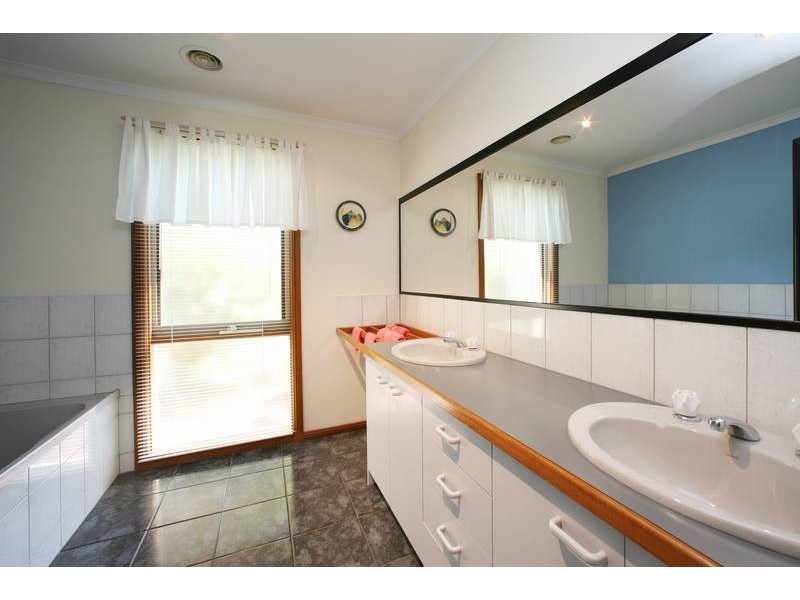 6 Dean Court, Rowville VIC 3178