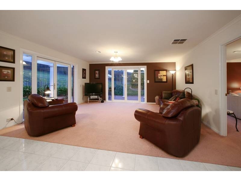 6 Birchbank Close, Lysterfield South VIC 3156