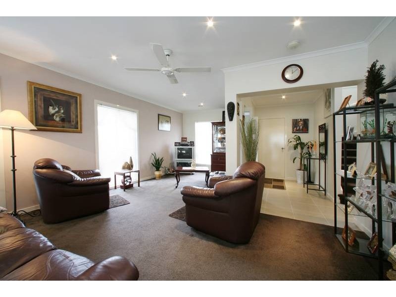 79 Sovereign Manors Crescent, Rowville VIC 3178