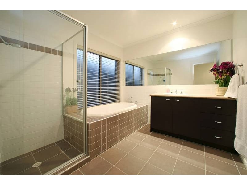 70 Jubilee Drive, Rowville VIC 3178