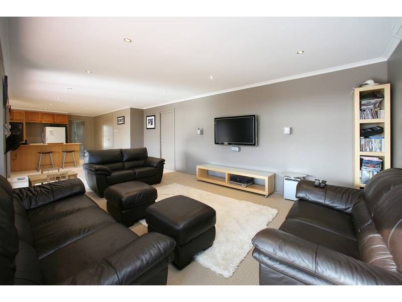 294 Dandelion Drive, Rowville VIC 3178