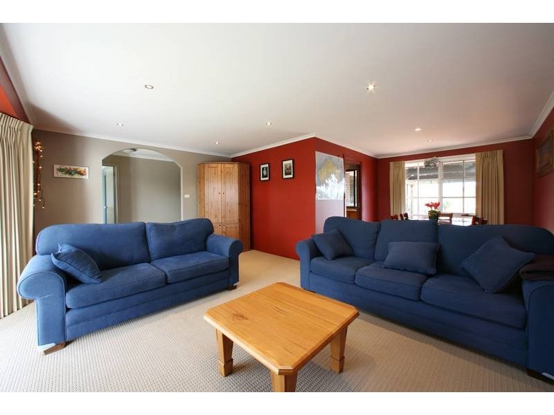 294 Dandelion Drive, Rowville VIC 3178