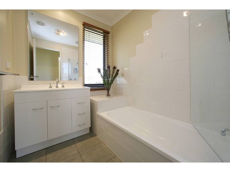 154 Waradgery Drive, Rowville VIC 3178