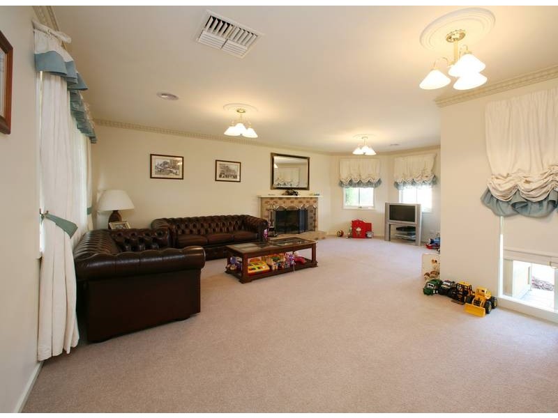 77 Segarta Circuit, Ferntree Gully VIC 3156