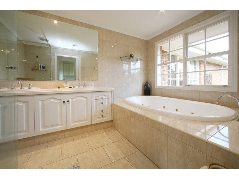 18 Goulburn Drive, Rowville VIC 3178