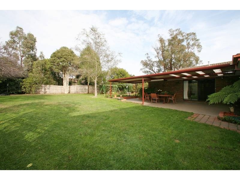 8 Moss Court, Rowville VIC 3178