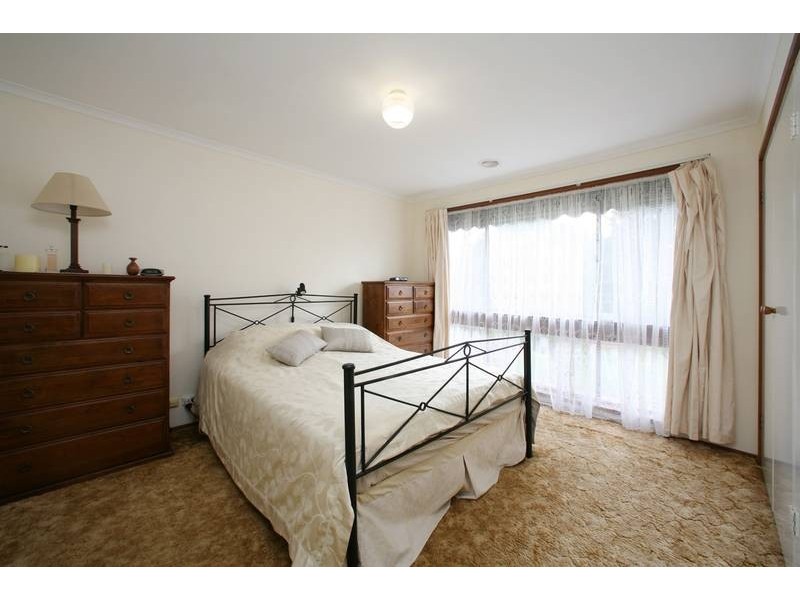 8 Moss Court, Rowville VIC 3178