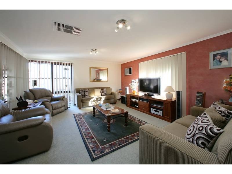 8 Shady Grove, Rowville VIC 3178