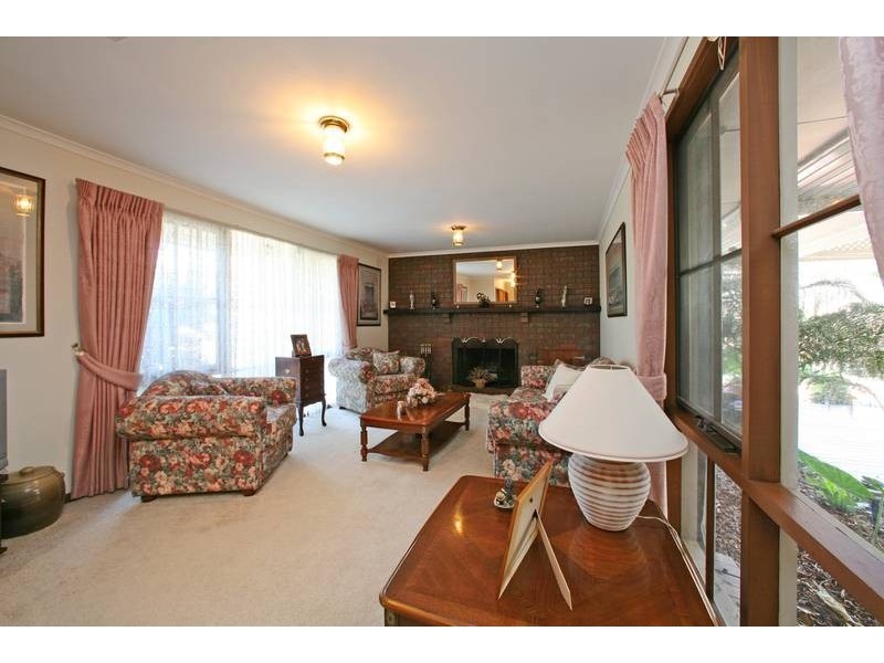 8 Shady Grove, Rowville VIC 3178