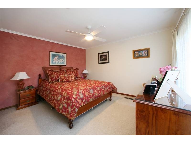 8 Shady Grove, Rowville VIC 3178