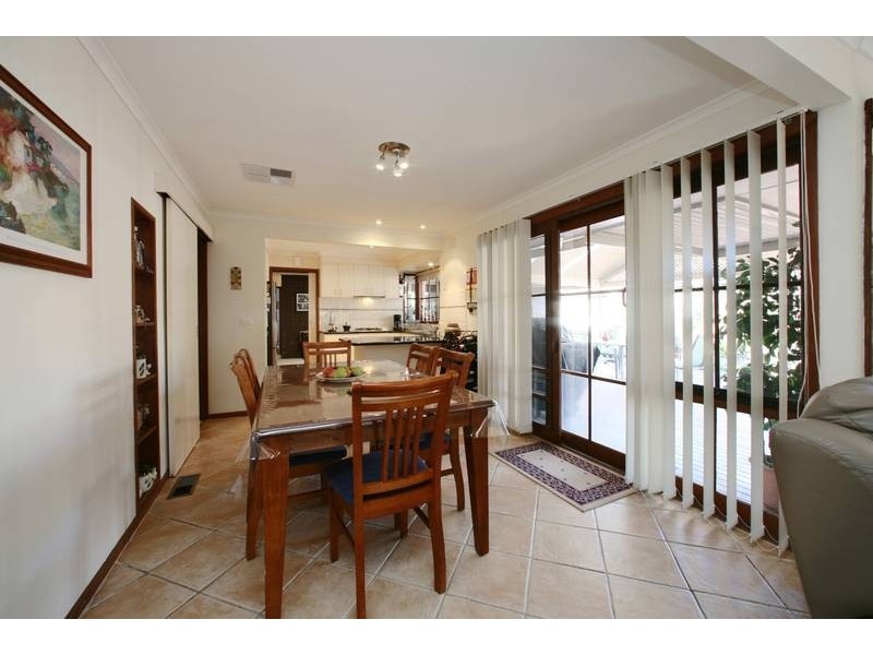 8 Shady Grove, Rowville VIC 3178