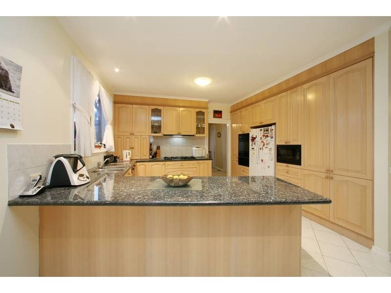 28 Mendora Crescent, Wantirna South VIC 3152