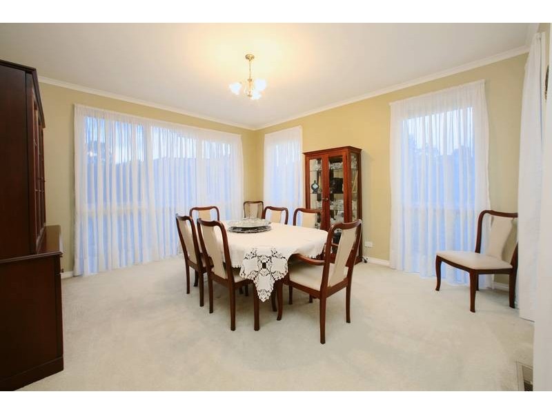 28 Mendora Crescent, Wantirna South VIC 3152