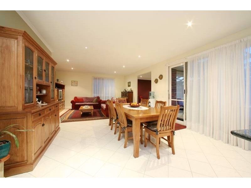 28 Mendora Crescent, Wantirna South VIC 3152