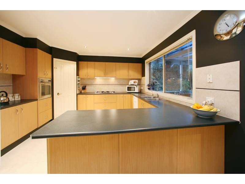 3 Tivoli Gardens, Rowville VIC 3178