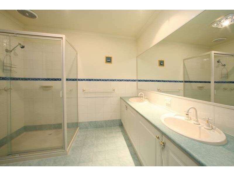 3 Tivoli Gardens, Rowville VIC 3178