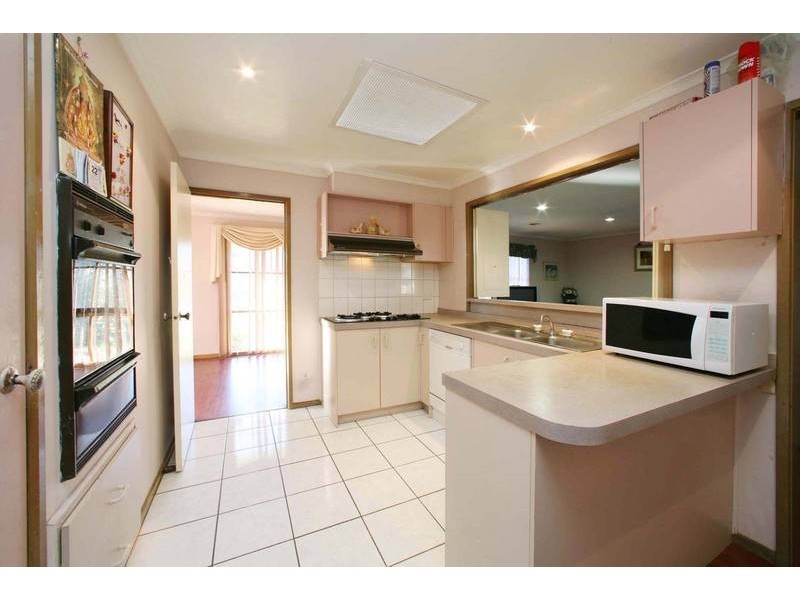 1 Linnel Court, Rowville VIC 3178