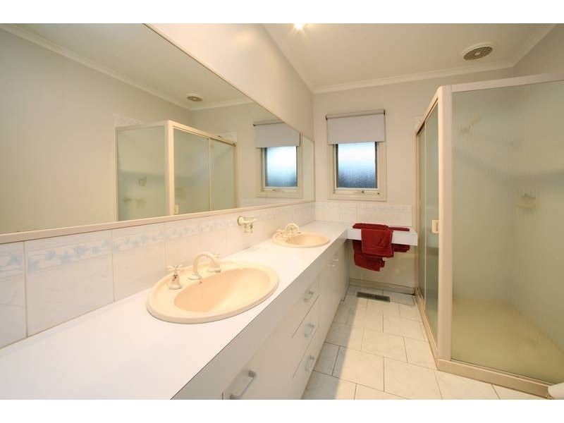 19 Longwood Close, Rowville VIC 3178